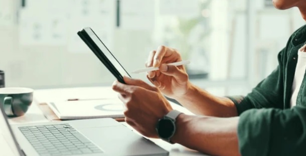 ¿Cuánto debería invertir una empresa en una página web profesional?